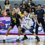Chris McCullough, da TNT Tropang 5G, durante um jogo contra Meralco Bolts nas semifinais da PBA Commissioner's Cup de 2026, jogo 4.