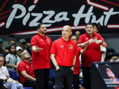 PBA: Chua-Guiao cuspiu combustível aumenta o drama do jogo 4 Faça chuva ou faça sol Yeng Guiao, do Elasto Painters, durante um jogo contra Barangay Ginebra Gin Kings nas semifinais da PBA Commissioner's Cup de 2026.
