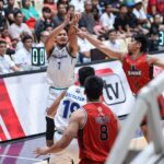 Juan Gomez de Liaño, da Converge FiberXers, durante um jogo contra a Blackwater, comandando a PBA Commissioner's Cup de 2026