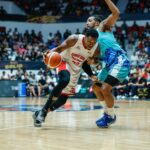 Justin Brownlee, do Barangay Ginebra Gin Kings, durante um jogo contra o Phoenix Fuel Masters nas quartas de final da PBA Commissioner's Cup de 2026.