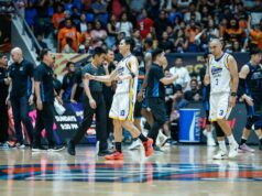 PBA: Jerom Lastimosa mantém a cabeça erguida após a saída de Magnolia Jerom Lastimosa, do Magnolia Hotshots, durante um jogo contra Meralco Bolts nas quartas de final da PBA Commissioner's Cup de 2026.