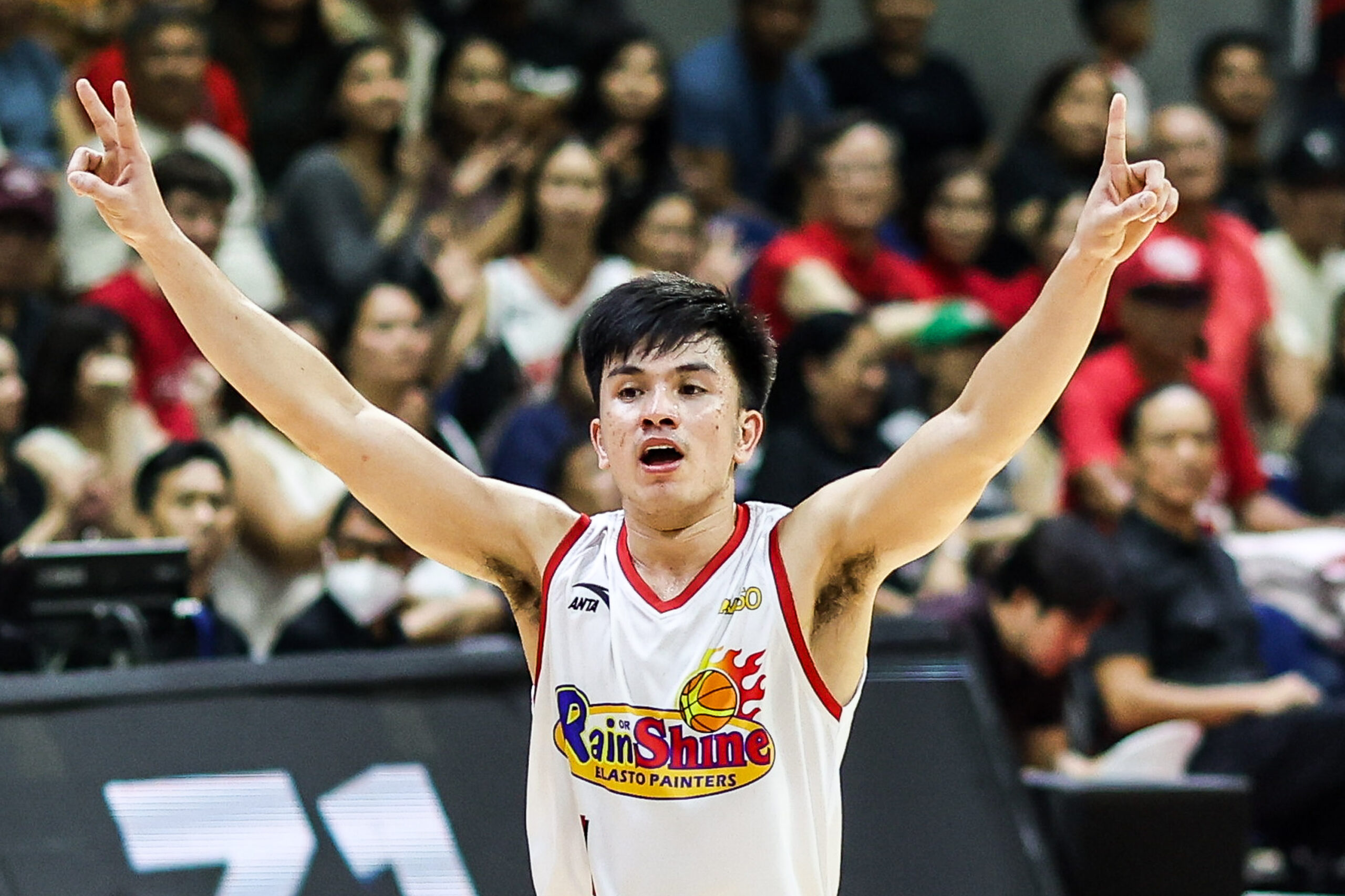 Adrian Nocum Rain or Shine x Ginebra semifinais do PBA
