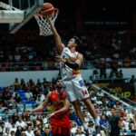 Faça chuva ou faça sol Andrei Caracut, do Elasto Painters, durante um jogo contra San Miguel Beermen nas quartas de final da PBA Commissioner's Cup de 2026.