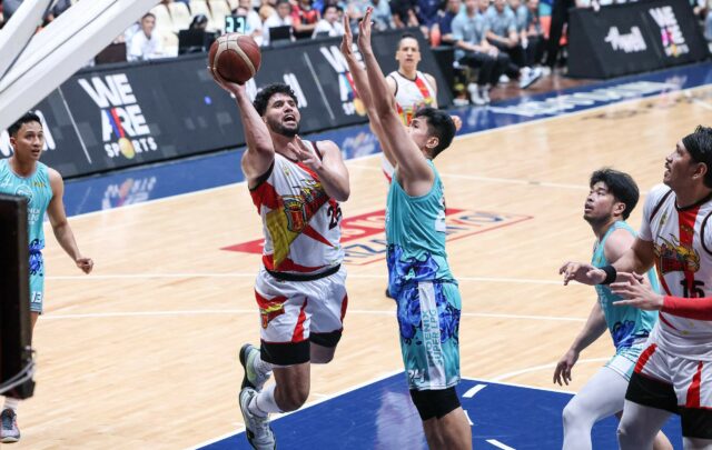 Bennie Boatwright, do San Miguel Beermen, durante um jogo contra o Phoenix Fuel Masters na PBA Commissioner's Cup de 2026.