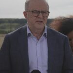 O primeiro-ministro Anthony Albanese se encontrou com a família de coração partido de Kumanjaya Little Baby em Alice Springs