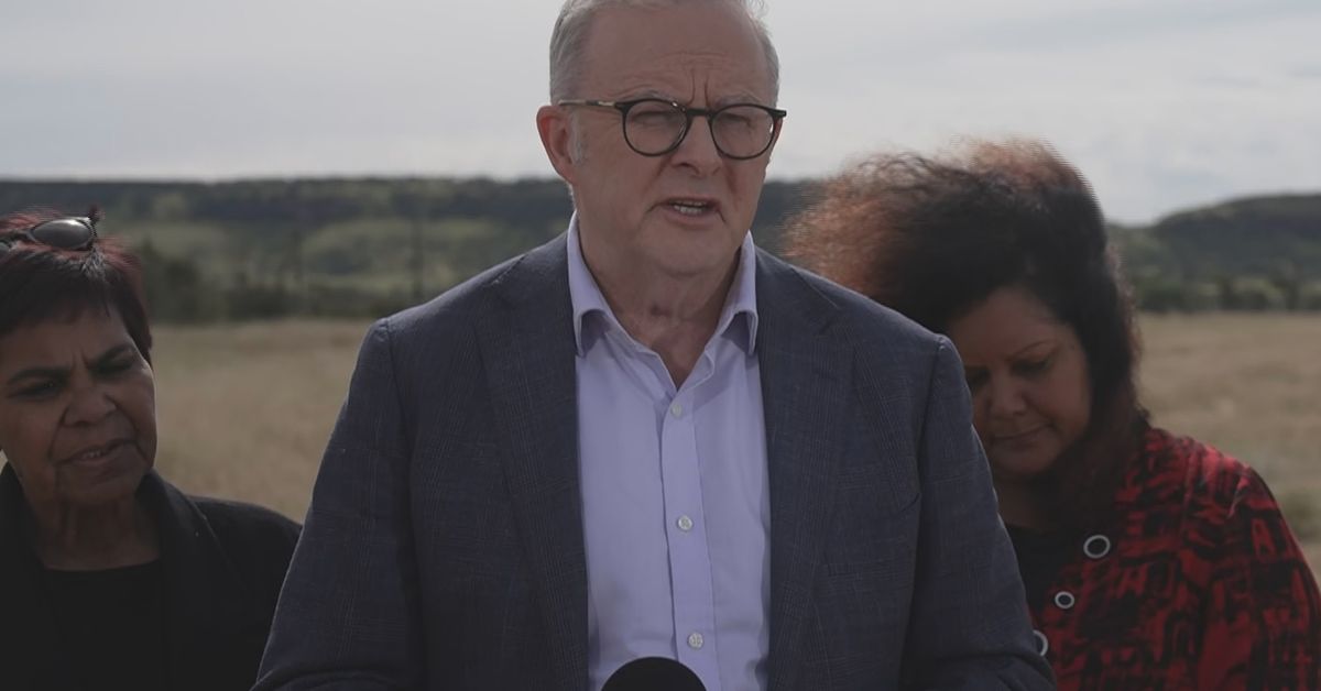 O primeiro-ministro Anthony Albanese se encontrou com a família de coração partido de Kumanjaya Little Baby em Alice Springs