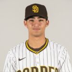 Humberto Cruz nº 16 do San Diego Padres posa para uma foto no San Diego Padres Minor League Photo Day no Peoria Sports Compliex em 5 de março de 2025 em Peoria, Arizona.