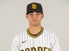 Padres prospectam autodeportação para o México após se declararem culpados de acusação de contrabando de pessoas Humberto Cruz nº 16 do San Diego Padres posa para uma foto no San Diego Padres Minor League Photo Day no Peoria Sports Compliex em 5 de março de 2025 em Peoria, Arizona.