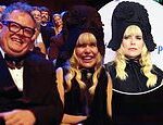 Paloma Faith enfurece os telespectadores do BAFTA TV Awards com seu 'enorme chapéu Napoleão' enquanto ela usa o toucado excêntrico durante a cerimônia
