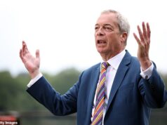 Para o bem da nação, os conservadores e os reformistas devem trabalhar juntos para parar esta coalizão excêntrica da esquerda: STEPHEN GLOVER O partido Reform UK de Nigel Farage (na foto) conquistou mais de 1.450 assentos no conselho nas eleições locais desta semana