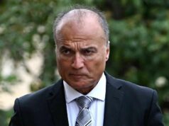 Parceiro do ex-primeiro-ministro de Queensland acusado de três acusações de estupro Parceiro do ex-primeiro-ministro de Queensland acusado de três acusações de estupro