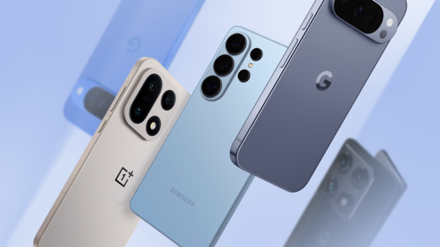Google Pixel 10 azul sobreposto a um ícone de calendário exibindo o ano de 2030.