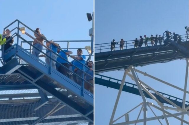Pessoas evacuando uma montanha-russa por uma escada de metal azul após uma queda de energia.