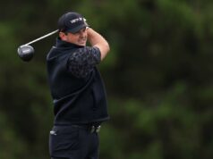 Patrick Reed ainda está na mistura no PGA Championship, apesar da rodada ‘s – t’ que o deixou ‘enjoado’ de pars Patrick Reed acertando um driver no sétimo tee durante a segunda rodada do PGA Championship.