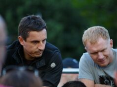 Paul Scholes e Gary Neville têm opiniões diferentes sobre a abordagem de Michael Carrick no Man Utd para o jogo do Liverpool Paul Scholes e Gary Neville têm opiniões diferentes sobre a abordagem de Michael Carrick no Man Utd para o jogo do Liverpool