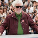 Pedro Almodóvar diz que “a Europa nunca deve ser submetida a Trump” e usa distintivo “Palestina livre” na conferência de imprensa de Cannes