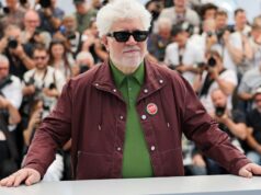 Pedro Almodóvar diz que “a Europa nunca deve ser submetida a Trump” e usa distintivo “Palestina livre” na conferência de imprensa de Cannes Pedro Almodóvar diz que “a Europa nunca deve ser submetida a Trump” e usa distintivo “Palestina livre” na conferência de imprensa de Cannes