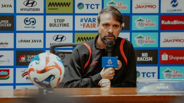 Pelatih Persija Kecewa Berat usai Dikalahkan Persib: Padahal Kami Jauh Lebih Unggul
