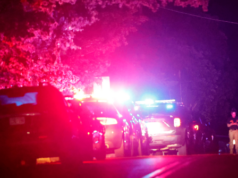 Pelo menos 10 feridos quando dois homens armados mascarados abrem fogo em Oklahoma Lake Pelo menos 10 feridos quando dois homens armados mascarados abrem fogo em Oklahoma Lake