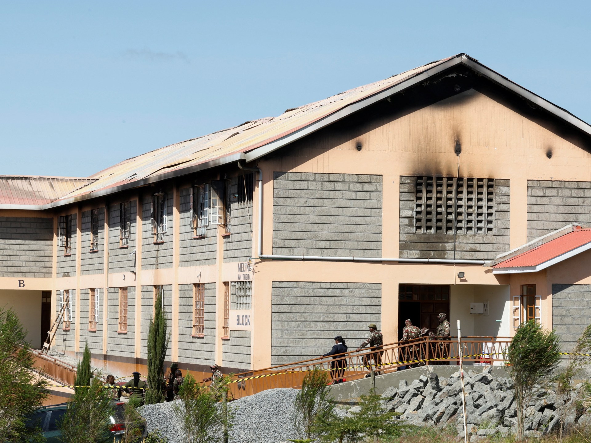 Pelo menos 16 estudantes morreram em incêndio no dormitório de uma escola feminina no Quênia