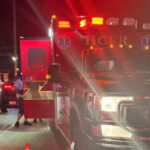 Uma ambulância de resgate de bombeiros do condado de Horry chega ao local de uma debandada em Atlantic Beach, Carolina do Sul, em 24 de maio de 2026.