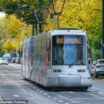 Os dois bondes colidiram frontalmente em um cruzamento entre Berliner Allee e Graf-Adolf-Strasse em Düsseldorf por volta das 11h30, horário local (imagem de banco de imagens)
