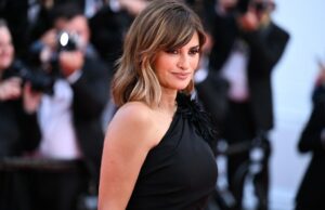 Penelope Cruz revela que foi avisada sobre aneurisma cerebral no meio das filmagens de ‘The Black Ball’, favorito de Cannes: ‘Eu pensei que estava prestes a morrer’ Penelope Cruz revela que foi avisada sobre aneurisma cerebral no meio das filmagens de 'The Black Ball', favorito de Cannes: 'Eu pensei que estava prestes a morrer'