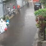 Pengakuan Kurir JNE de Bandung Dibegal Saat Neduh Hujan: Pelaku Awalnya Cuma Minta Plastik