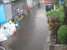Pengakuan Kurir JNE de Bandung Dibegal Saat Neduh Hujan: Pelaku Awalnya Cuma Minta Plastik Pengakuan Kurir JNE de Bandung Dibegal Saat Neduh Hujan: Pelaku Awalnya Cuma Minta Plastik