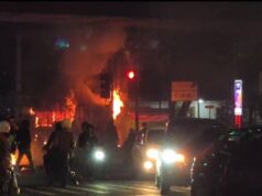 Peringatan Hari Buruh de Bandung Ricuh hingga Pos Polisi Dibakar, Sejumlah Orang Ditangkap Peringatan Hari Buruh de Bandung Ricuh hingga Pos Polisi Dibakar, Sejumlah Orang Ditangkap
