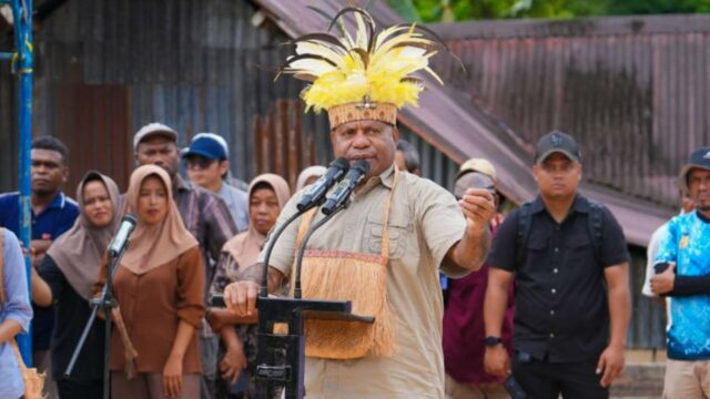Pesan Gubernur Papua ke Warga Biak Utara: Tanamlah Kelapa Banyak-banyak
