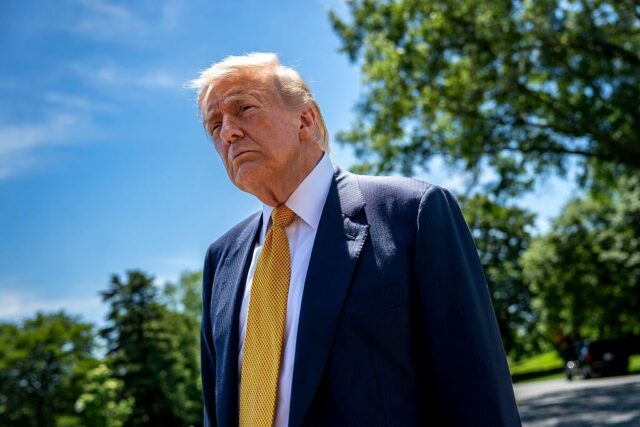 Pesquisa da CBS News revela frustração de muitas vozes com a abordagem econômica de Trump
