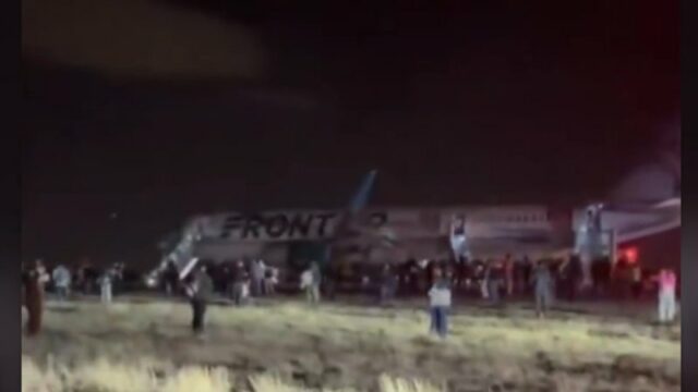 Pessoa morre após ser atropelada por avião que decolava de aeroporto nos EUA
