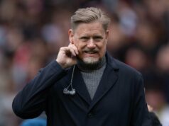 Peter Schmeichel apresentado pelo filho Kasper como notável oficial do recorde de Old Trafford após a aposentadoria Peter Schmeichel apresentado pelo filho Kasper como notável oficial do recorde de Old Trafford após a aposentadoria