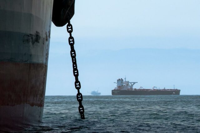 Petroleiro chinês sai do Estreito de Ormuz em saída rara
