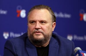 Philadelphia 76ers se separa de Daryl Morey após saída dos playoffs: relatório Former 76ers president of basketball operations Daryl Morey