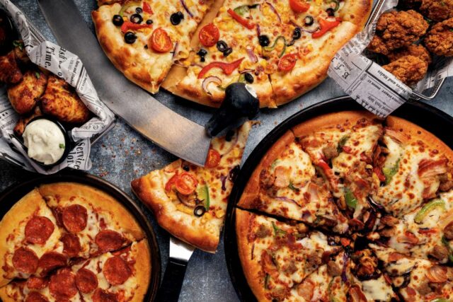 Pizza Hut ressuscita a amada promoção de pizza dos anos 90 - e os nostálgicos millennials estão empolgados: 'Podemos fazer uma versão adulta?'
