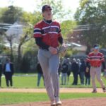 Jaxson Torres defende a Plainedge High School.