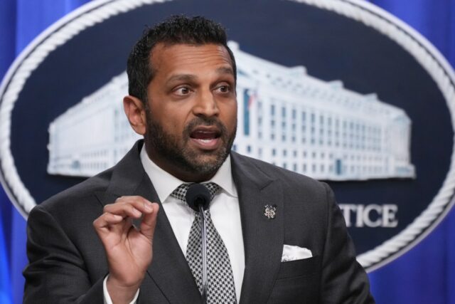 Plataformas de caridade fortaleceram o ataque de Trump à dissidência FBI Director Kash Patel speaks during a news conference at the Justice Department, Tuesday, April 21, 2026, in Washington.