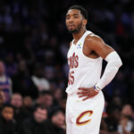 Pontuações dos Playoffs da NBA hoje Knicks x Cavaliers Donovan Mitchell relatório de lesão