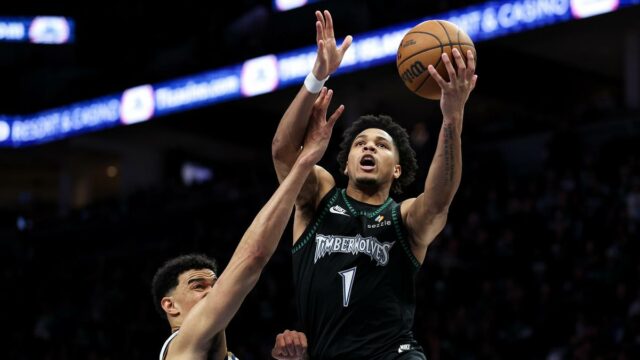 Playoffs da NBA: New York Knicks avança com goleada de 51 pontos; Minnesota Timberwolves também entra nas semifinais da conferência
