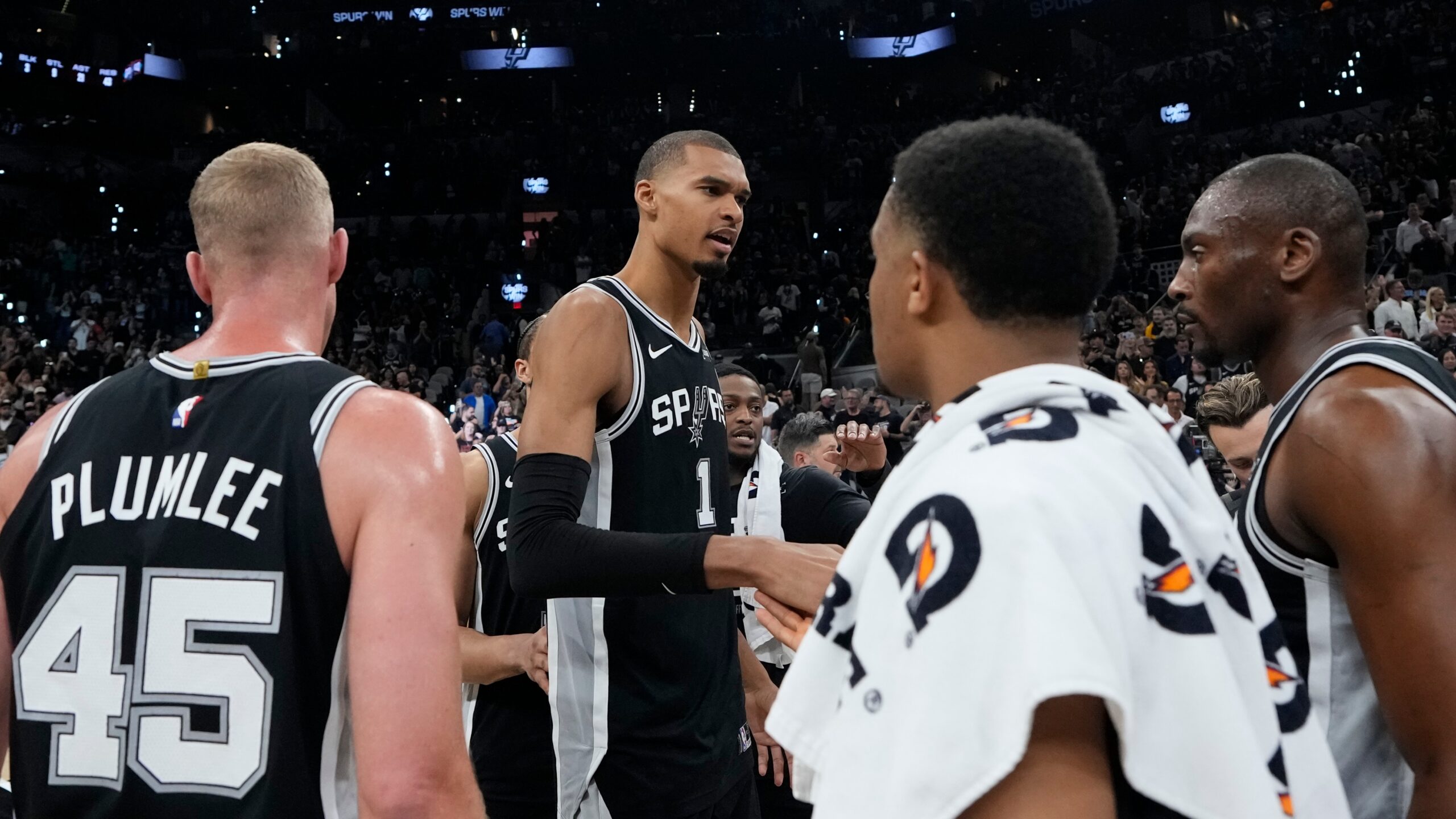 Playoffs da NBA: Spurs esmagam Thunder para forçar o jogo 7 nas finais do Oeste