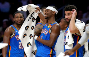 Playoffs da NBA: Thunder Cruise no jogo 3 com vantagem de 3 a 0 contra o Lakers Playoffs da NBA, jogo 3, OKC Thunder x Lakers Shai Gilgeous-Alexander Ajay Mitchell