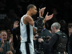 Playoffs da NBA: Wembanyama evita suspensão e é liberado para o jogo 5 Victor Wembanyama expulso no jogo 4 dos Playoffs da NBA Spurs x Timberwolves