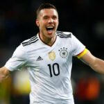 Podolski é eliminado em campo antes de assumir o comando do clube polonês Gornik Zabrze