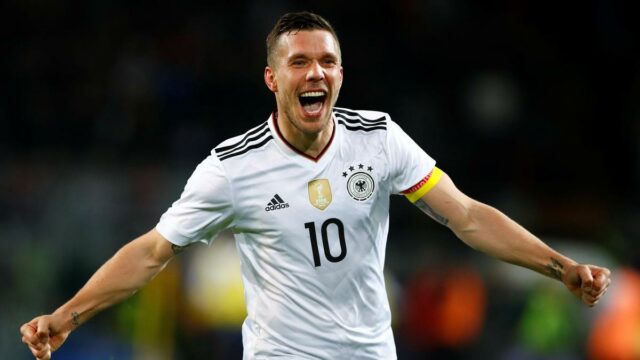 Podolski é eliminado em campo antes de assumir o comando do clube polonês Gornik Zabrze
