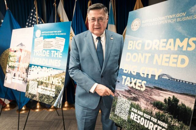 Polêmico de Long Island coroa Mamdani como 'corretor de imóveis Polêmico de Long Island coroa Mamdani como 'corretor de imóveis do ano' enquanto anúncios cortejam empresas que fogem de Nova York