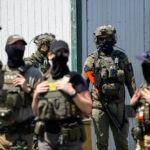Polícia dispara gás lacrimogêneo durante protesto em frente às instalações do ICE em Nova Jersey