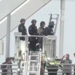 Polícia prende manifestante após cinco dias no topo de ponte em Washington