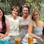 Noah-Beck-e-suas-irmãs_1753805289_3687508490689365963_29805278-e1775682443697.
